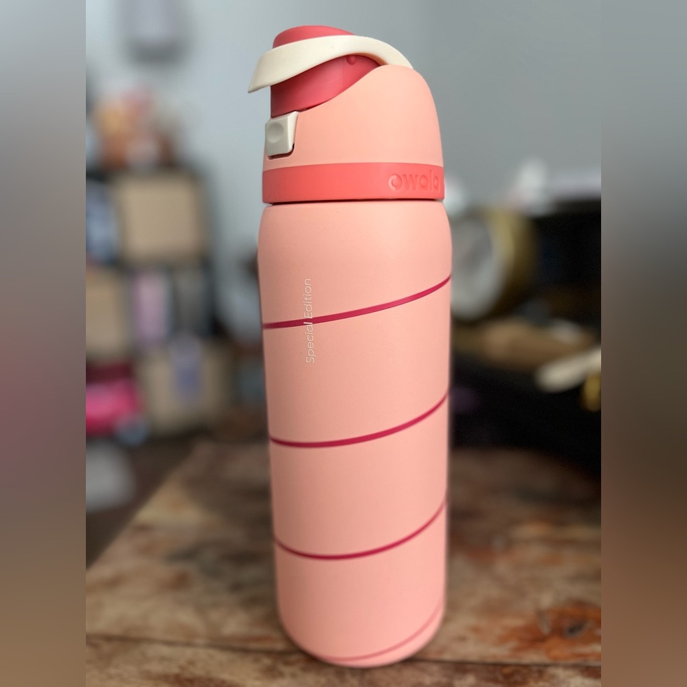 Owala 32 oz candy candy cane lane